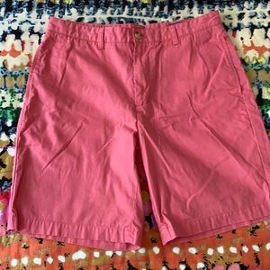 Vineyard vines club shorts. Salmon/coral. Size 33 waist.